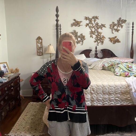 Chico’s red, black & white multi pattern thin cardigan sweater - Picture 9 of 10